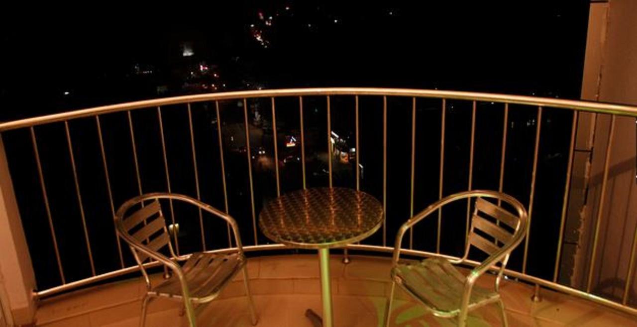 Hotel Hiton Perintalmanna Exteriör bild